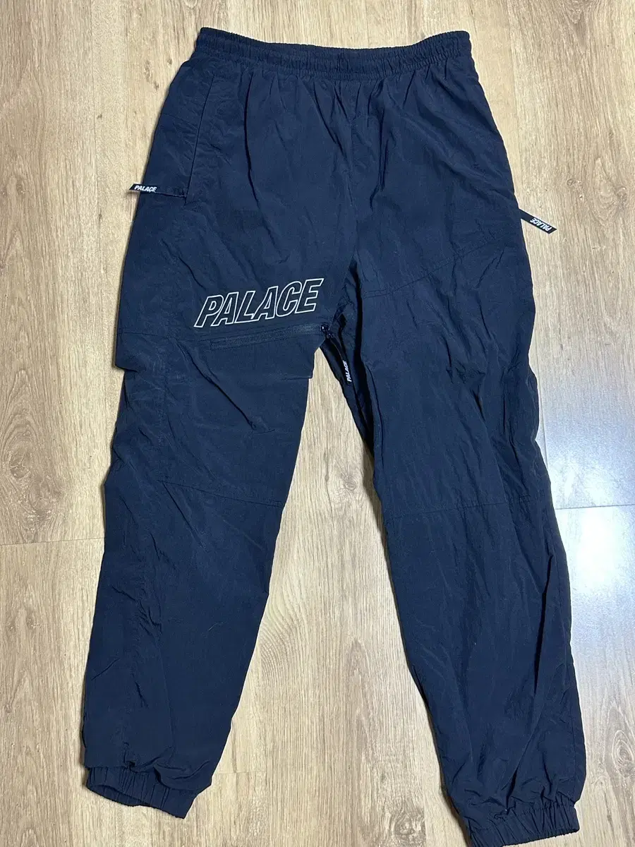 팔라스 (palace) 조거팬츠 쉘팬츠 m사이즈